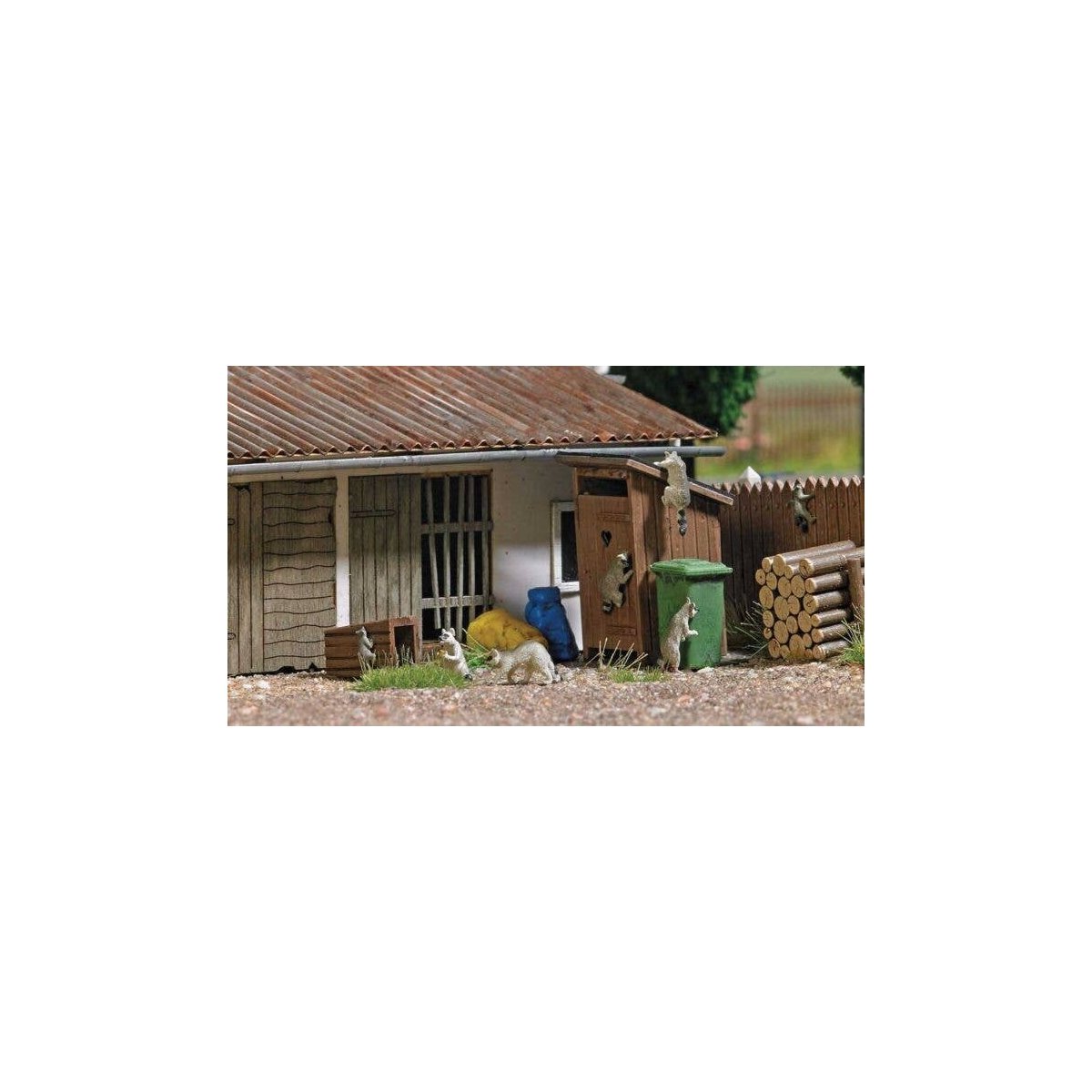 Raccoons - Action Set -- 5 Adult and 2 Young Raccoons, Wood Fence, Wood Pile, Trash Can, Cart,, HO, Busch Gmbh & Co Kg 7922