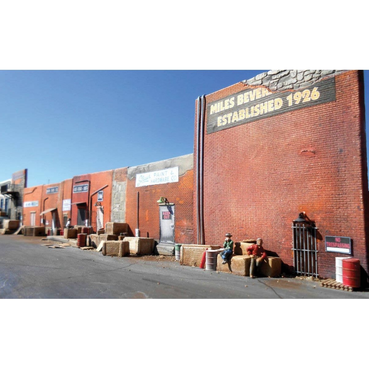 Downtown Alleyway Flat Background Structure -- Cast Hydrocal Kit with Details - Length: 30′ 76.2cm, HO, Downtown Deco 1066
