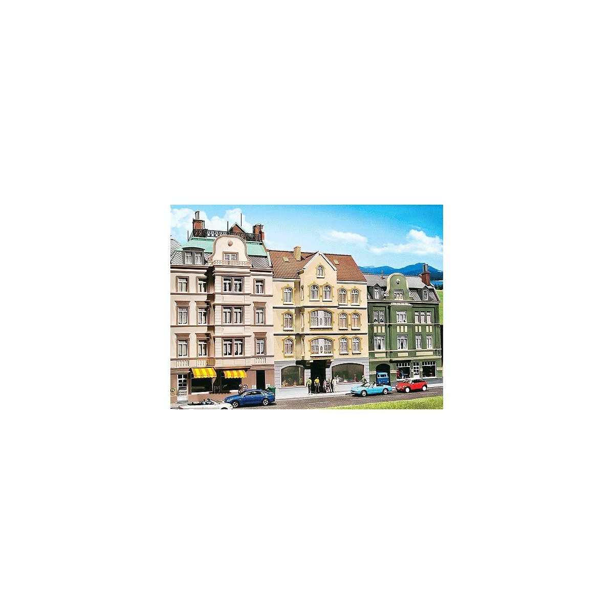 Townhouse with Pub -- 5-5/16 x 5 x 7-7/8′ 13.5 x 12.5 x 20cm, HO, Faller Gmbh 130447