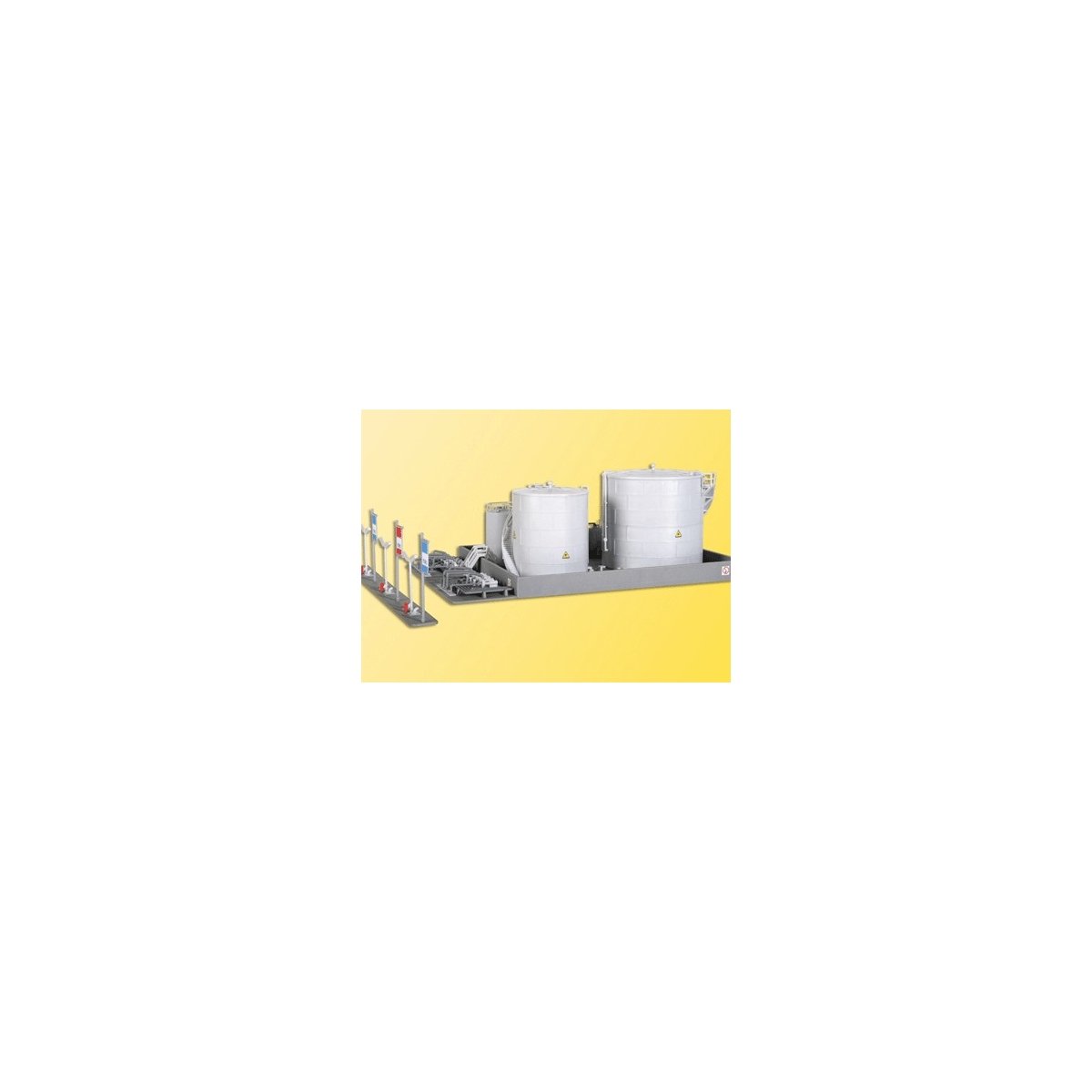 Large Fuel Tanks -- Kit - 6-2/5 x 4 x 2-2/5′ 16 x 10 x 6cm, Z, Kibri 36726