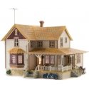 Built-&-Ready(R) Landmark Structures(R) - Assembled -- Corner Porch House - 5-5/8 x 4-5/8′ 14.3 x 11.7cm, HO, Woodland Scenics