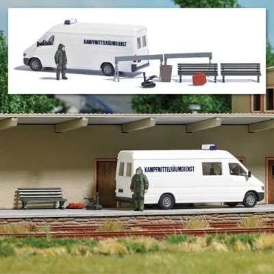Unattended Baggage - Action Set -- Bomb Disposal Van, 2 Figures, Robot, Suitcase, Waste Bin, 2, HO, Busch Gmbh & Co Kg 7953