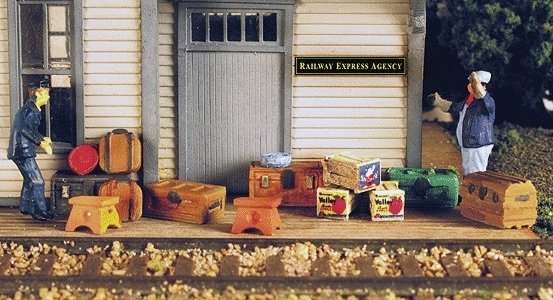 Vintage Luggage Set - Mini-Tales(TM) -- Kit, HO, Monroe Models 2306