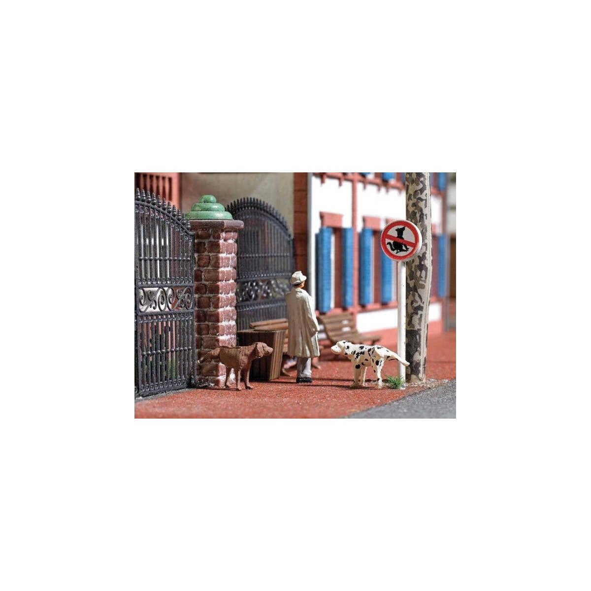 Peeing Dogs - Action Set -- 2 Each: Dogs, Park Benches, Garbage Cans, No Dogs Signs, HO, Busch Gmbh & Co Kg 7895