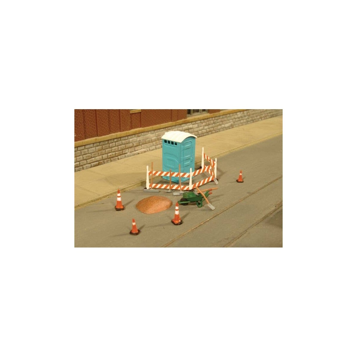 Building Site Details - SceneScapes(TM) -- Outhouse, Wheelbarrow, Barricade, Traffic Cones a, HO, Bachmann Industries 33114