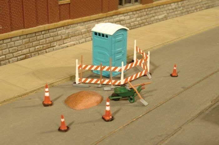 Building Site Details - SceneScapes(TM) -- Outhouse, Wheelbarrow, Barricade, Traffic Cones a, HO, Bachmann Industries 33114