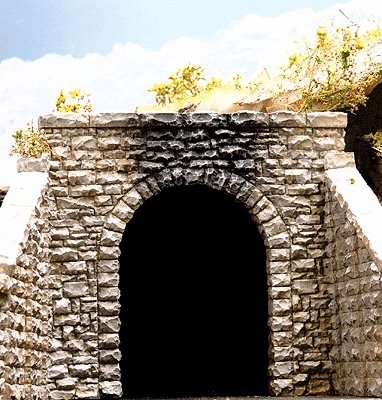 Single-Track Random Stone Tunnel Portal -- 5 x 4-3/4′ 12.7 x 12.1cm, HO, Chooch Enterprises 8360