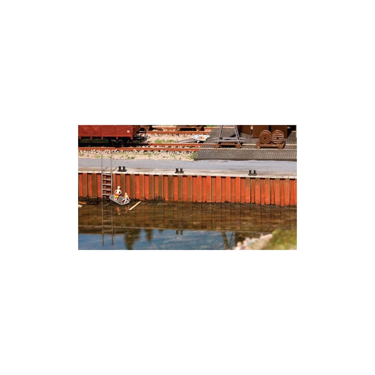 Harbor Wall - 20-1/4 x 5/8 x 1-5/8 51.4 x 1.6 x 4.2cm -- Kit - pkg(2) Combined Length up to, HO, Walthers SceneMaster 4150