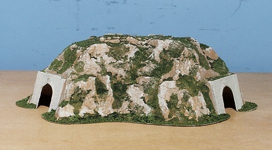 Ready Landform - Tunnel -- Curved 10 Wide x 16-1/2′ Long 25.4 x 41.9cm, N, Woodland Scenics 1316