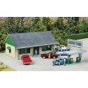 Country Store -- Kit - 6 x 3-5/8 x 2-3/4′ 15.2 x 9.2 x 6.9cm, HO, Walthers Cornerstone 3491