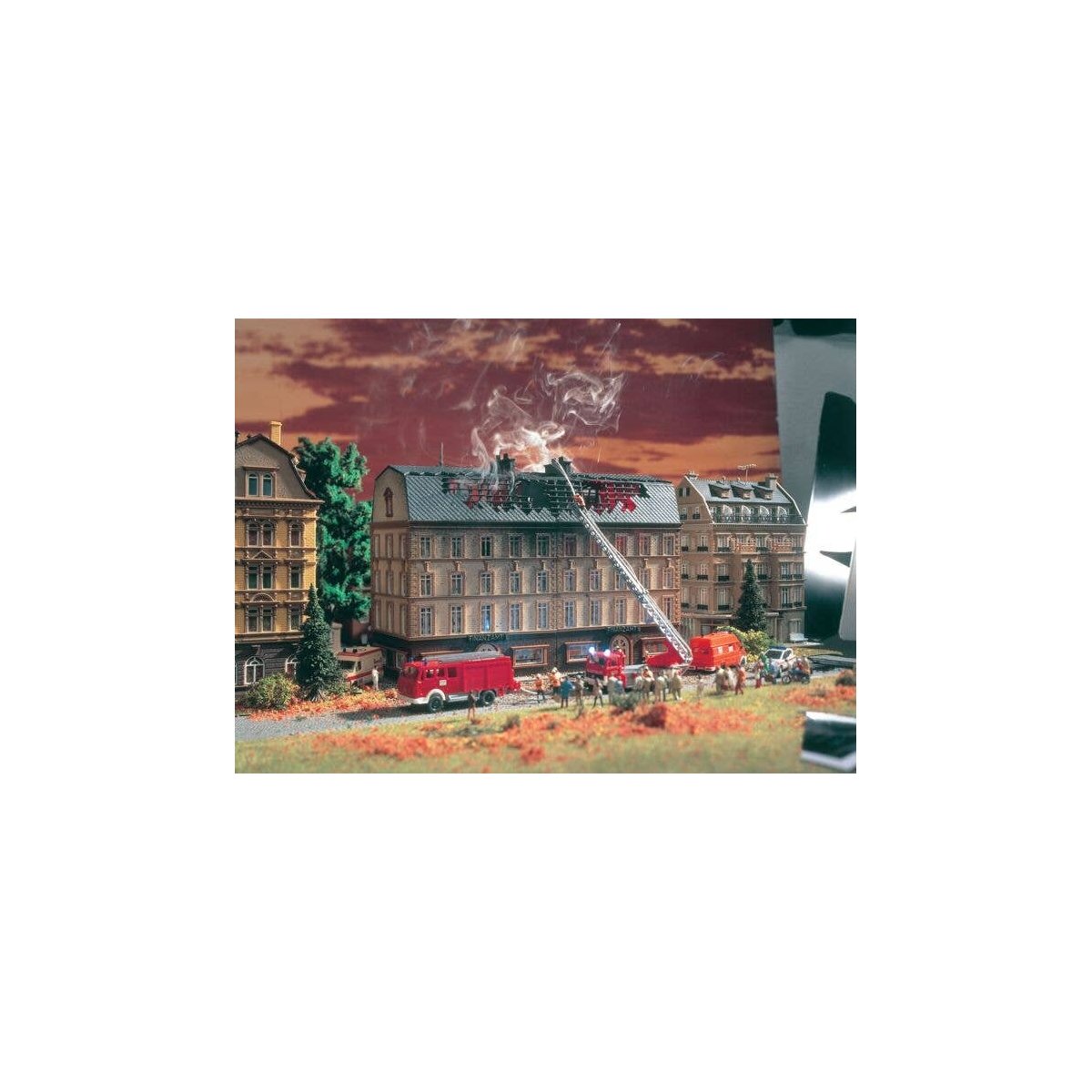 Burning IRS Office - Kit -- 10-7/16 x 4-1/8 x 7-9/32′ 26.5 x 10.5 x 18.5cm, HO, Vollmer Gmbh 43785