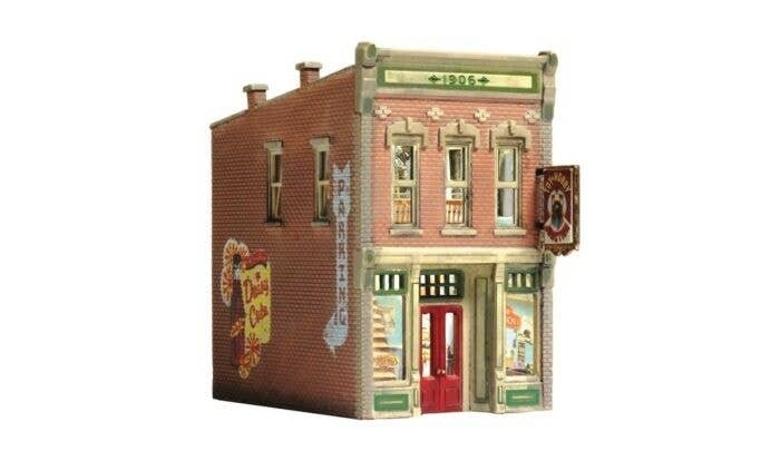 Built-&-Ready(R) - Assembled -- Toy & Hobby Junction, N, Woodland Scenics 4960
