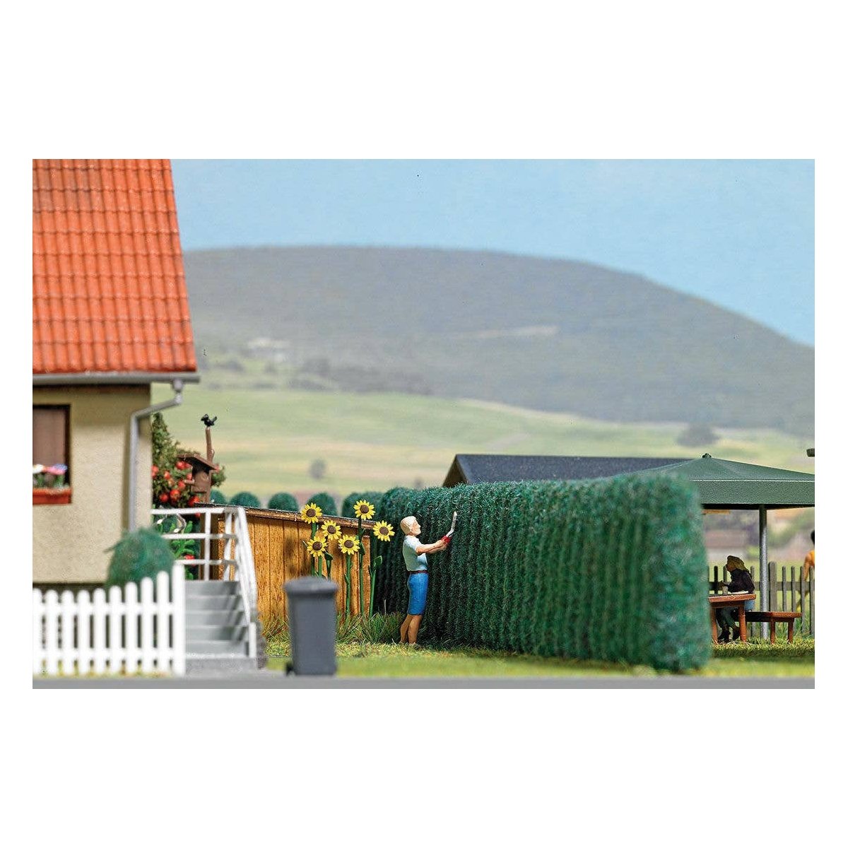 Trees of Life Shrubs - Assembled -- 3 Rows of 5 & 12 Freestanding Shrubs, 3/4 - 1-3/16′ 2 - 3cm Tall, HO, Busch Gmbh & Co Kg 1