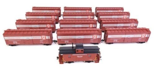 Pennsylvania Railroad Merchandise Service Freight Train -- Pennsylvania Railroad (Set 3 12 40′ Rebui, HO, WalthersProto 902