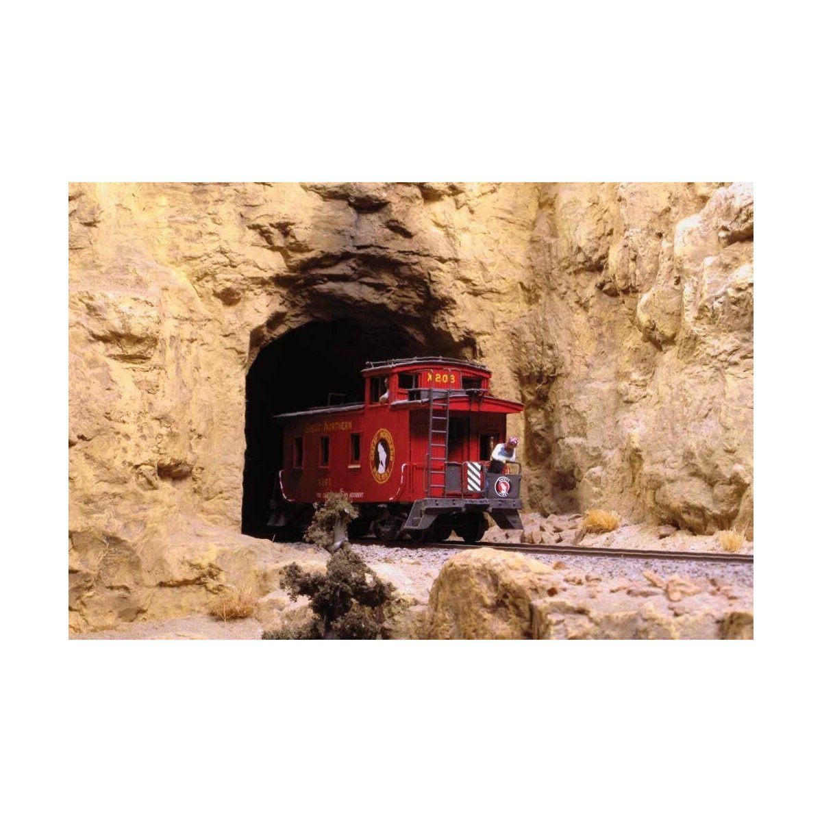 Single-Track Tunnel Portal -- Blasted Rock, HO, Monroe Models 109