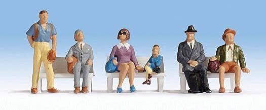 Waiting Passengers pkg(6), HO, Walthers SceneMaster 6041