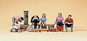 Recreation & Sports -- Hikers at Spring, HO, Preiser Kg 10443