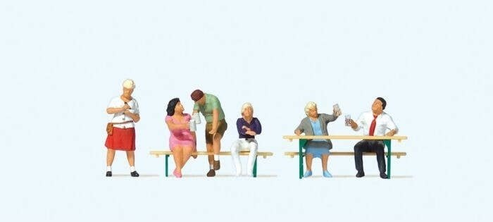 In the Beer Garden -- Set 1 pkg(6), HO, Preiser Kg 10700