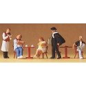 Spectators -- Tourists, Waiter & Artist, HO, Preiser Kg 10368