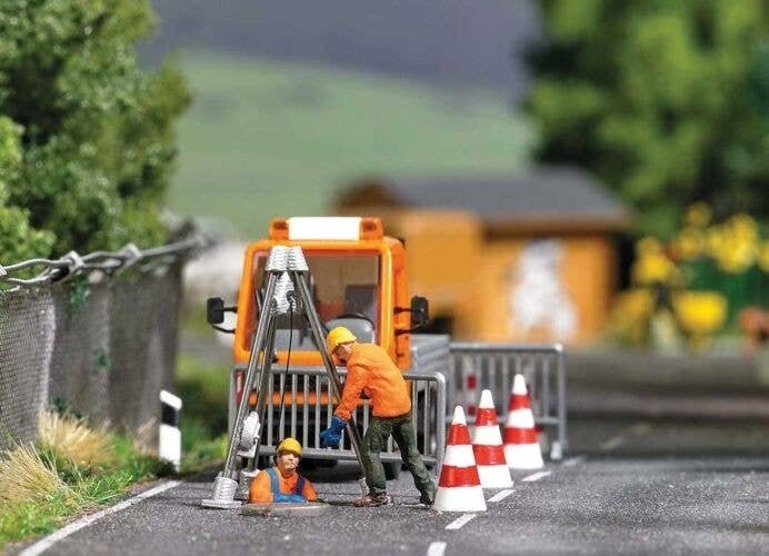 Canal-Sewer Workers - Action Set -- Figure in Manhole, Worker Figure, Hoist, Barricade, Manhol, HO, Busch Gmbh & Co Kg 7907