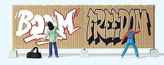 Graffiti Artists -- 2 Figures & Fence, HO, Preiser Kg 10334