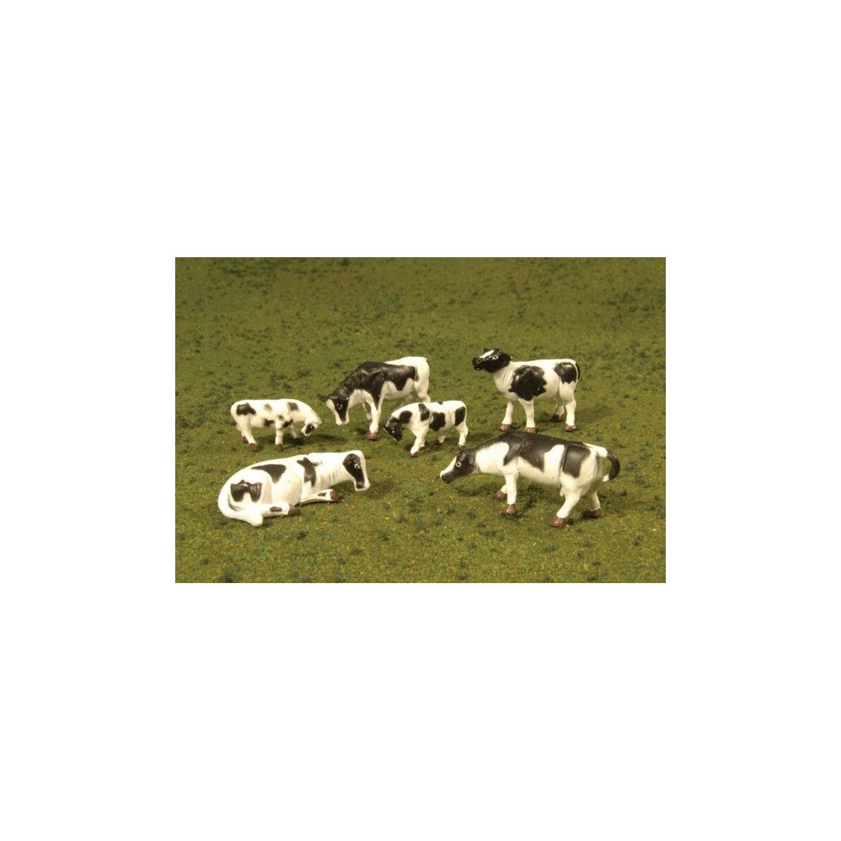 SceneScapes(TM) Figures -- Cows (black, white) pkg(6), HO, Bachmann Industries 33103