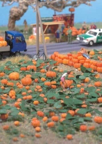 Pumpkin Patch -- Kit - 80 pumpkins (assorted sizes) & eight vines, HO, Walthers SceneMaster 1115