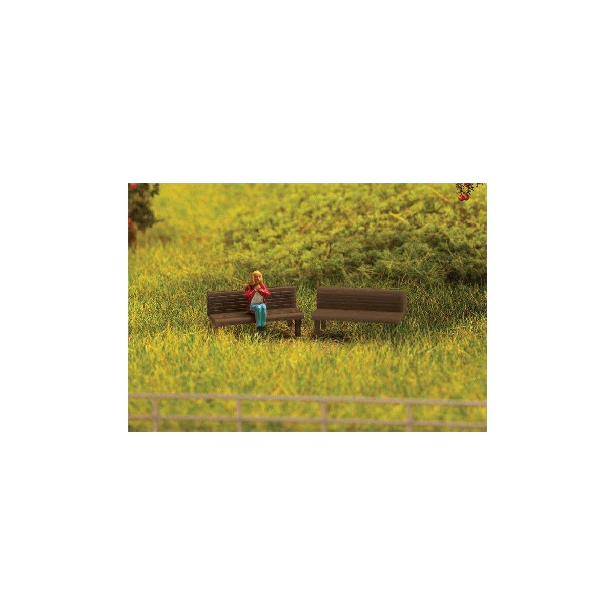 Benches pkg(8), HO, Walthers SceneMaster 4146