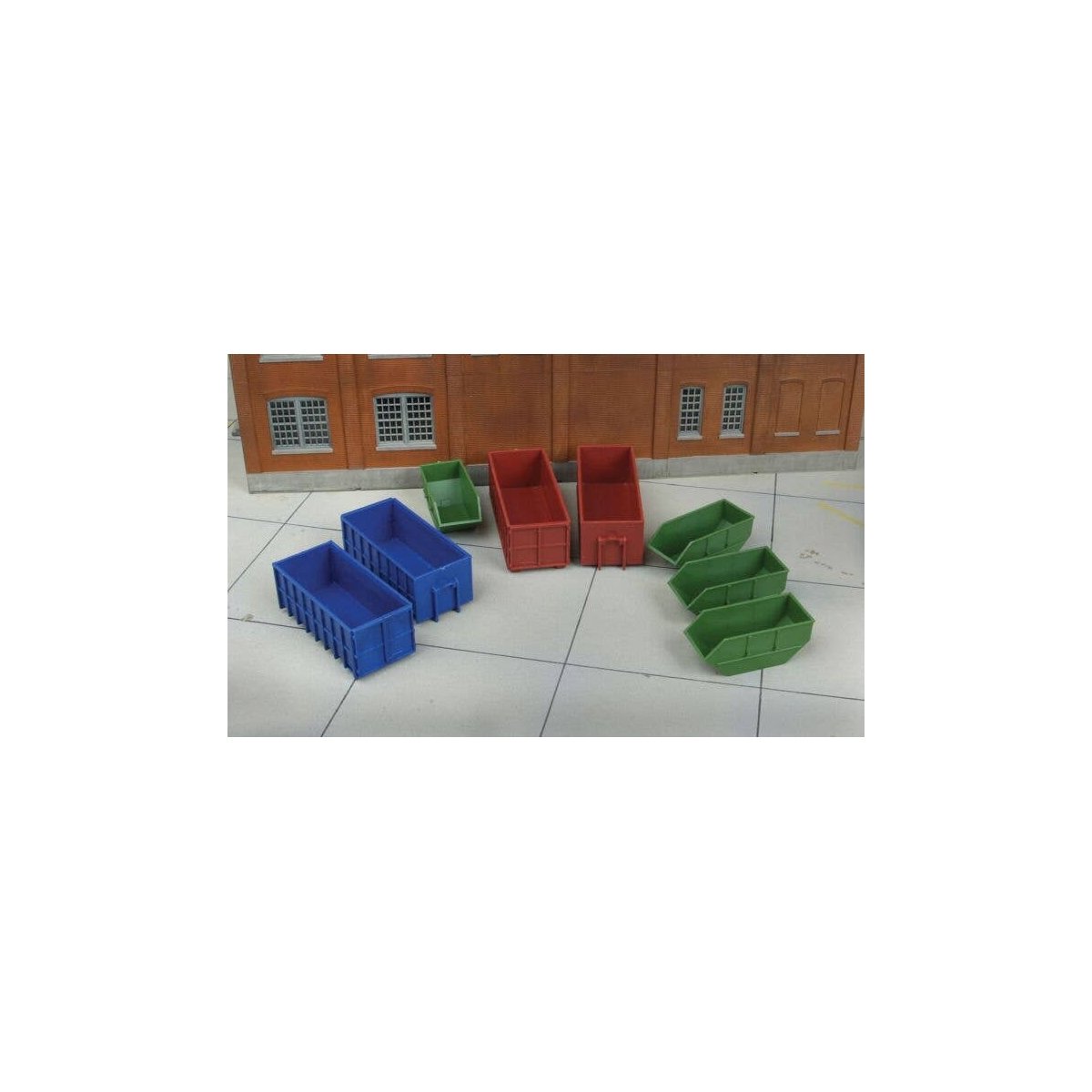 Industrial Dumpsters -- Kit - 2 Large Roll-Off, 2 Medium Roll-Off, 4 Scrap Metal Slide-Off, HO, Walthers SceneMaster 4106