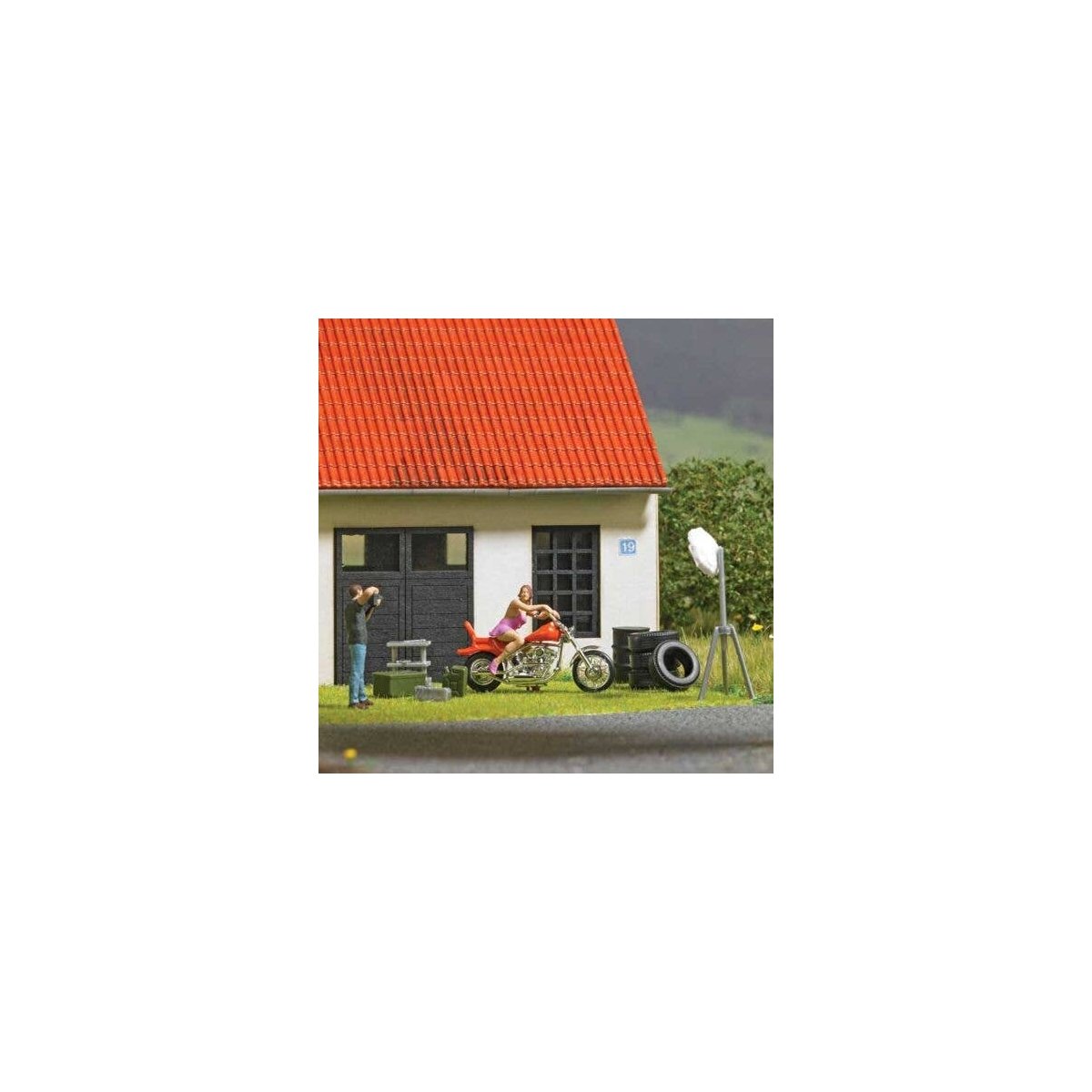 Biker Model - Action Set -- Motorcycle, Figure, Tires, Drum, Cart, Totes, HO, Busch Gmbh & Co Kg 79811