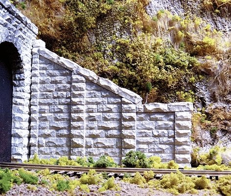 Cut Stone Sloped Tunnel Abutment pkg(2) -- 4-1/2 x 3-21/32′ 11.4 x 9.3cm, HO, Chooch Enterprises 8402