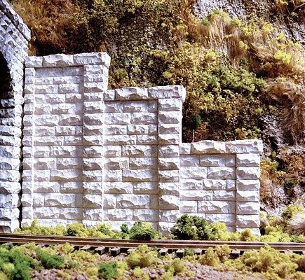 Cut Stone Stepped Tunnel Abutment -- Base: 4-1/2` 11.4cm Max Height: 3-1/2` 8.5cm - 1 Pair, HO, Chooch Enterprises 8401