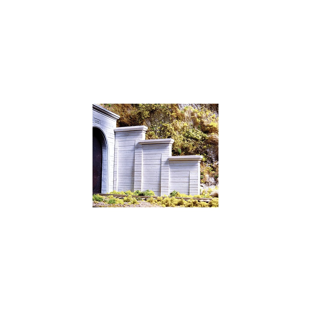 Concrete Stepped Tunnel Abutment -- 4-1/2 x 3-1/2′ 11.4 x 8.9cm pkg(2), HO, Chooch Enterprises 8421