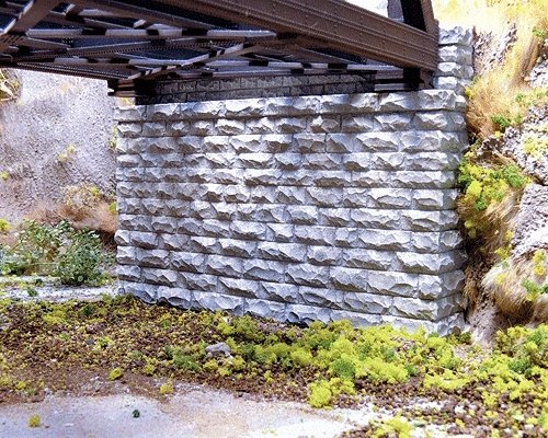 Double-Track Cut Stone Bridge Abutment -- 2-3/4 x 5/8 x 2-1/4′ 7 x 1.6 x 5.7cm pkg(2), N, Chooch Enterprises 9850