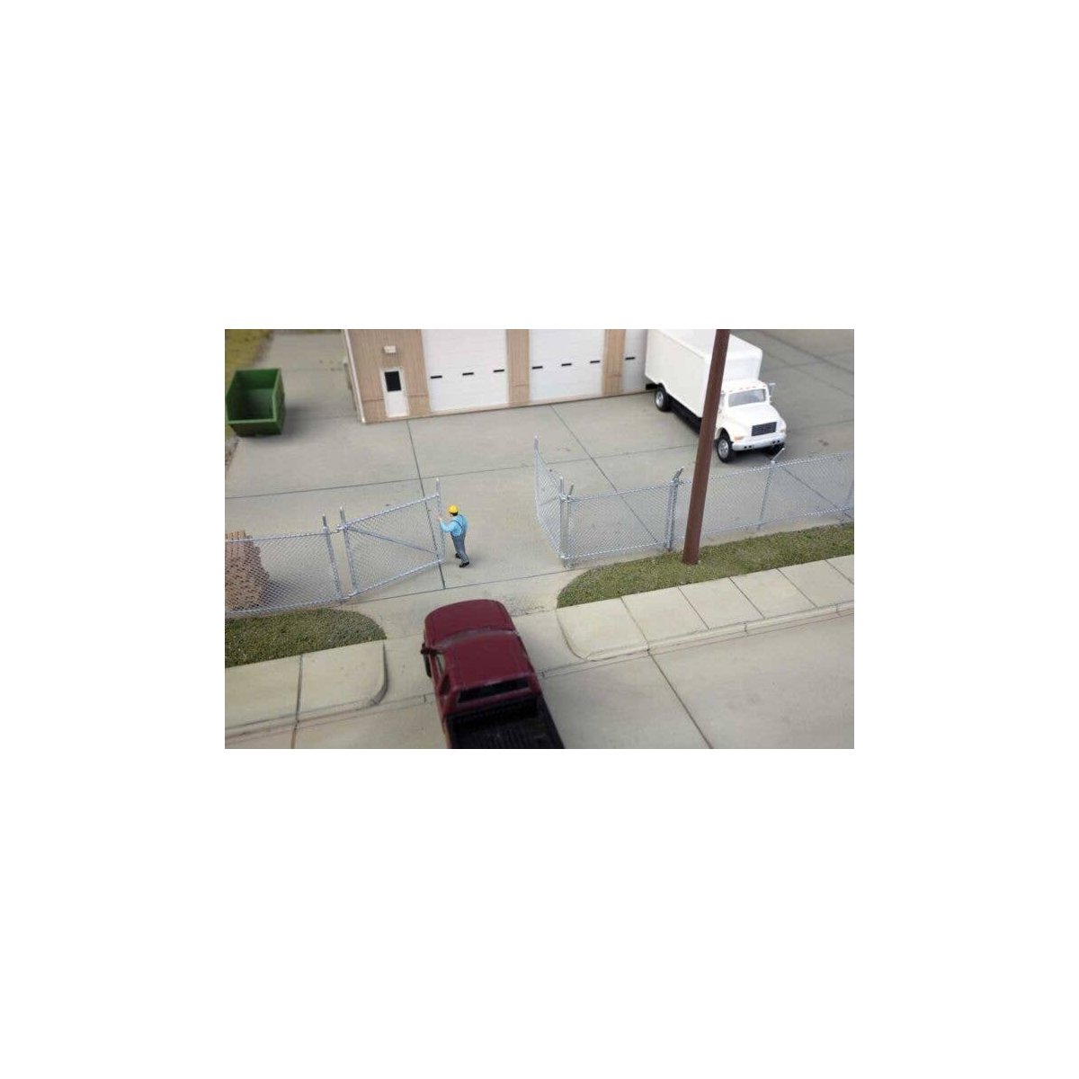 Built-Up Chain Link Fence -- Kit - 44-1/4′ 112.3cm, HO, Walthers SceneMaster 4204