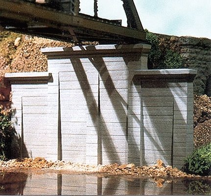 Concrete Stepped Wall -- 6-1/2 x 3-1/8′ 16.5 x 7.9cm, HO, Chooch Enterprises 8420