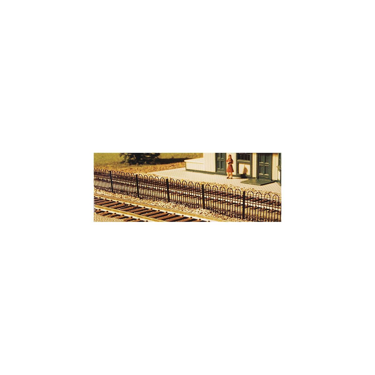 Hairpin Style Fence -- Kit - Approximate Length: 15-1/2′ 39.4cm, N, Atlas Model Railroad Co. 2850