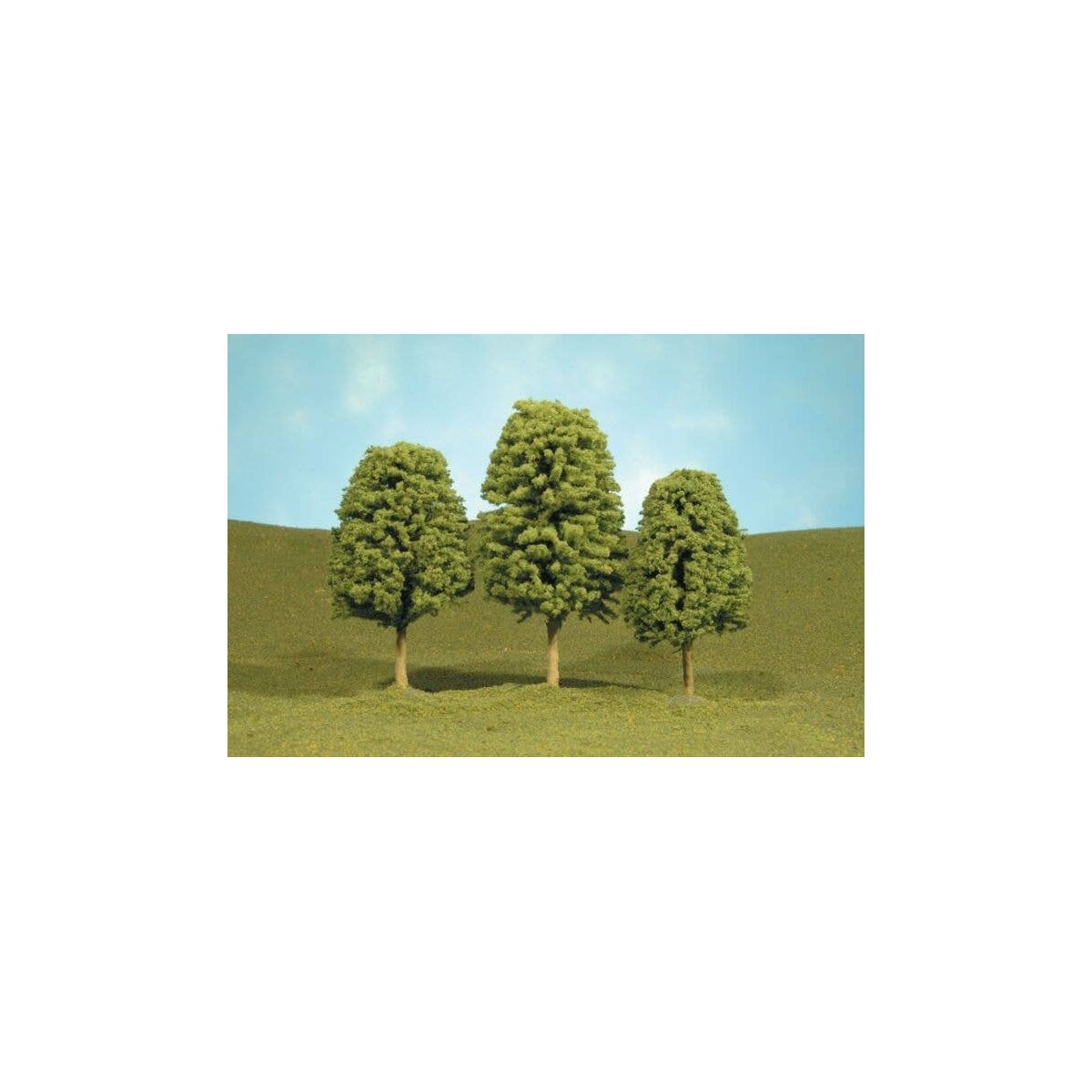 Deciduous Trees - SceneScapes(TM) -- 3 to 4′ 7.6 to 10.2cm pkg(3), HO, Bachmann Industries 32006