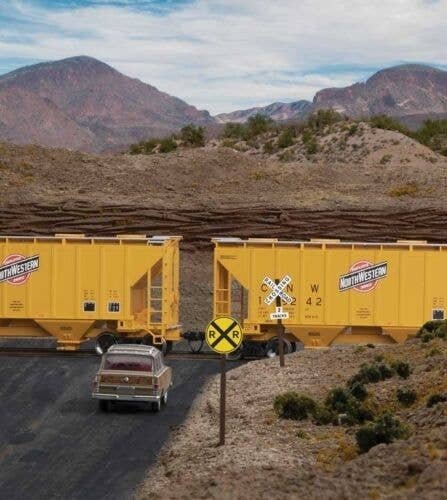 Railroad Crossing Signs -- 10 Each: Modern Advance Warning, Crossbucks, HO, Walthers SceneMaster 4197