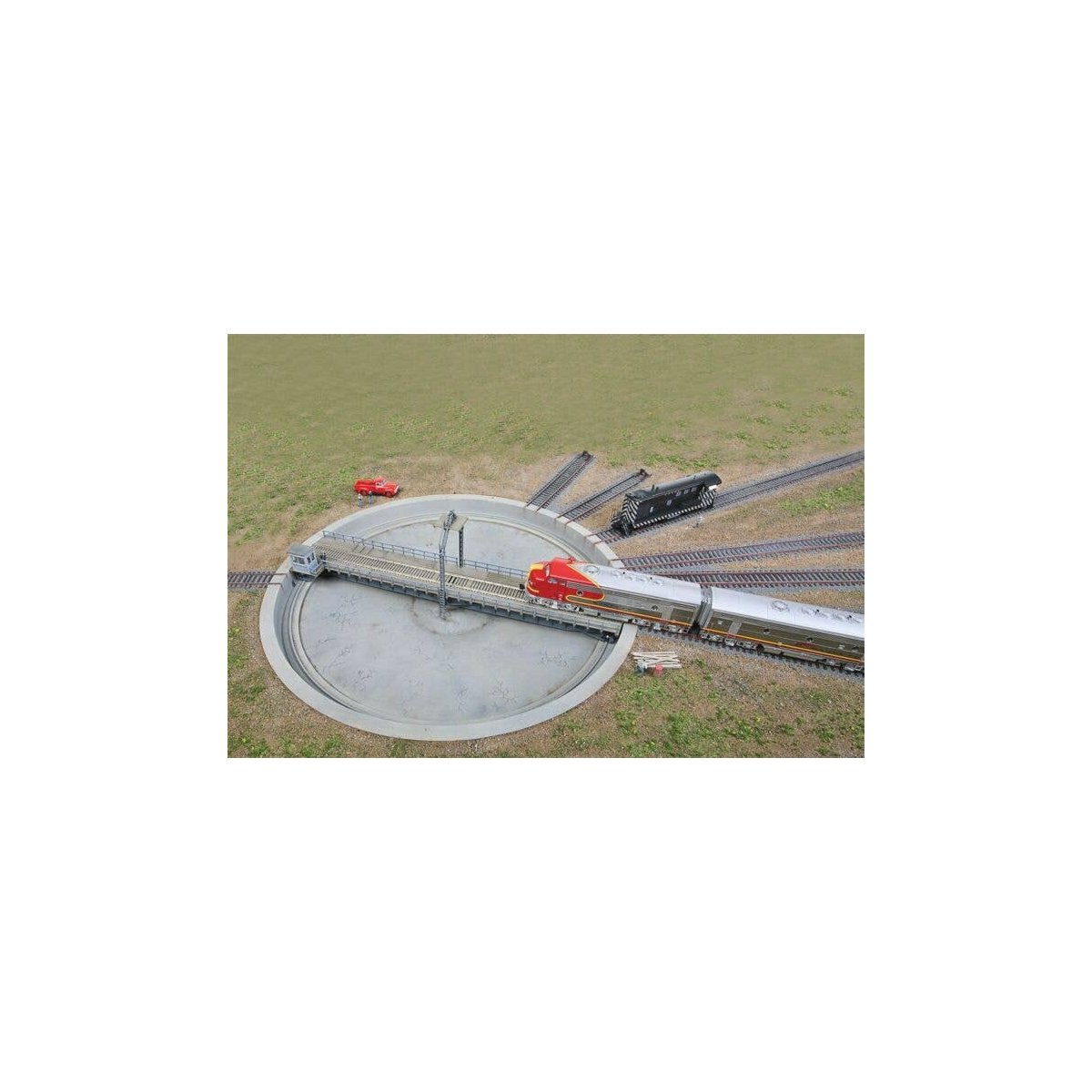 Motorized 110` Turntable -- Assembled - 16-7/16` 41.7cm Overall Diameter, HO, Walthers Cornerstone 2851