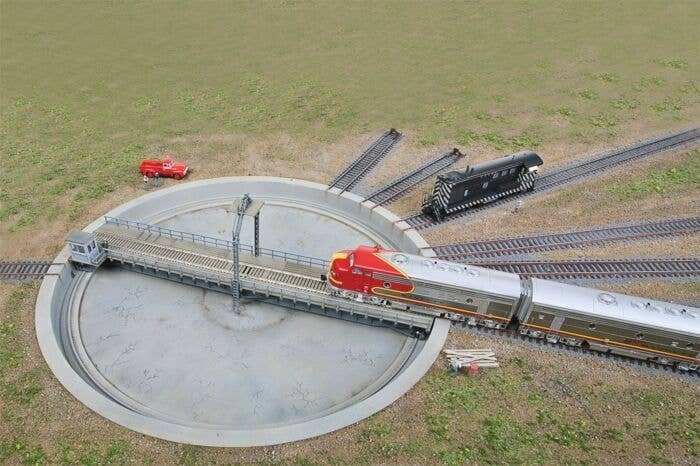 Motorized 110` Turntable -- Assembled - 16-7/16` 41.7cm Overall Diameter, HO, Walthers Cornerstone 2851