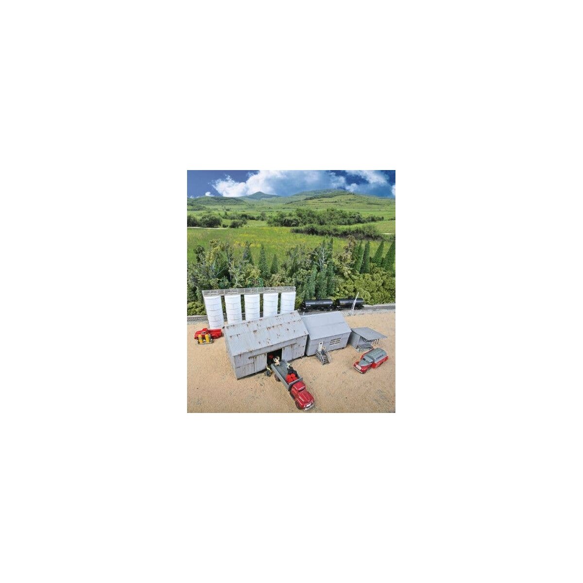 Trackside Oil Dealer with Storage Tanks -- Kit, HO, Walthers Cornerstone 4059