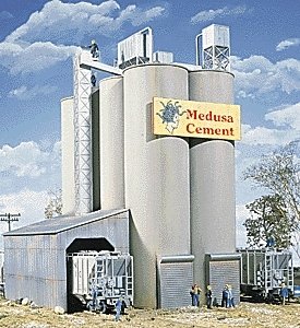Medusa Cement Company -- Kit - 9 x 7 x 11′ 22.5 x 17.5 x 27.5cm, HO, Walthers Cornerstone 3019