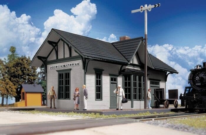 Golden Valley Depot -- Kit - 6-1/2 x 3-3/8 x 4′ 16.2 x 8.4 x 10cm, HO, Walthers Cornerstone 3532