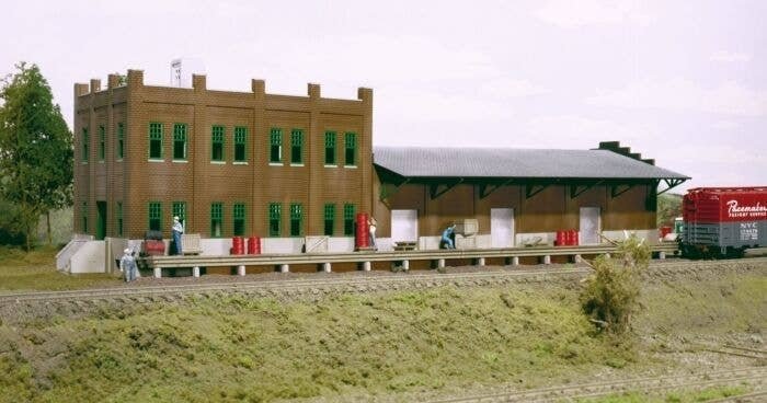 Water Street Freight Terminal -- Kit - 20-1/2 x 6-1/4′ 52 x 15.8cm, HO, Walthers Cornerstone 3009