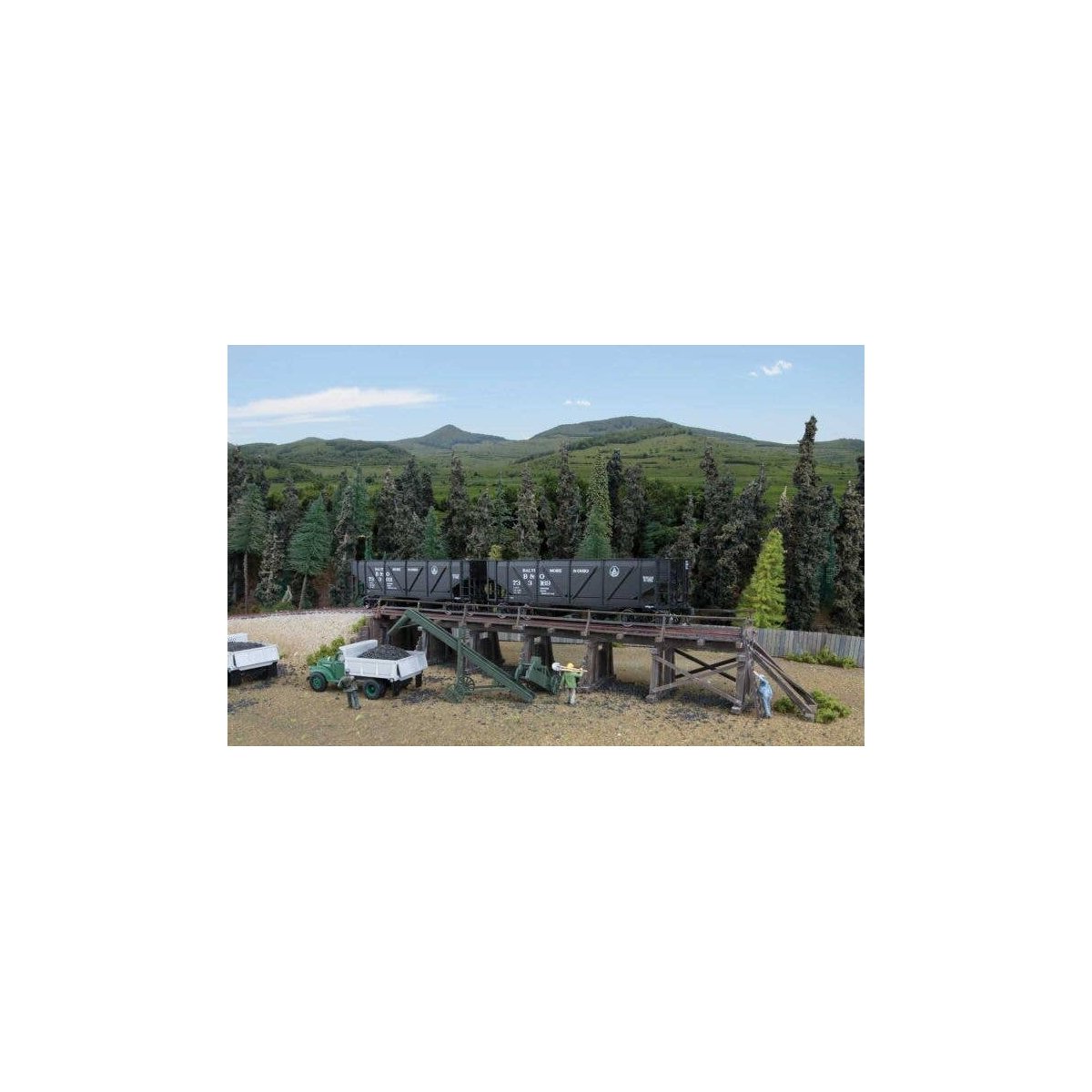 Coal Trestle -- Kit - 24-1/2 x 4-3/8 x 1-3/4′ 62.3 x 11.1 x 4.4cm, HO, Walthers Cornerstone 4093