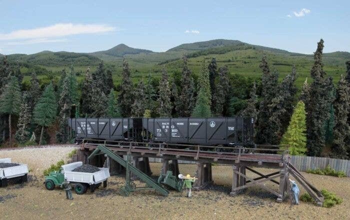 Coal Trestle -- Kit - 24-1/2 x 4-3/8 x 1-3/4′ 62.3 x 11.1 x 4.4cm, HO, Walthers Cornerstone 4093