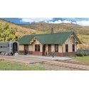Union Pacific(R)-Style Depot -- Kit - 11-3/4 x 5-5/8 x 4′ 29.8 x 14.2 x 10.1cm, HO, Walthers Cornerstone 4057