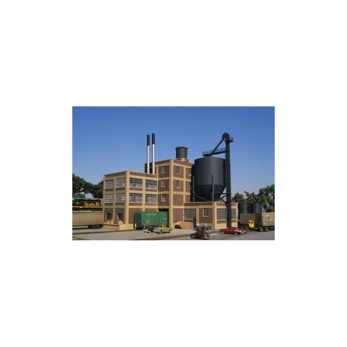 Tire Plant -- Kit - 13-3/16 x 8-11/16 x 12′ 33.4 x 22 x 30.4cm, HO, Walthers Cornerstone 4141