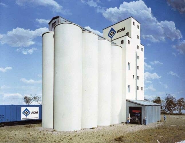 Elevator Add-on Silos -- Kit - 9 x 4-1/2 x 9′ 22.8 x 11.4 x 22.8cm, HO, Walthers Cornerstone 3023